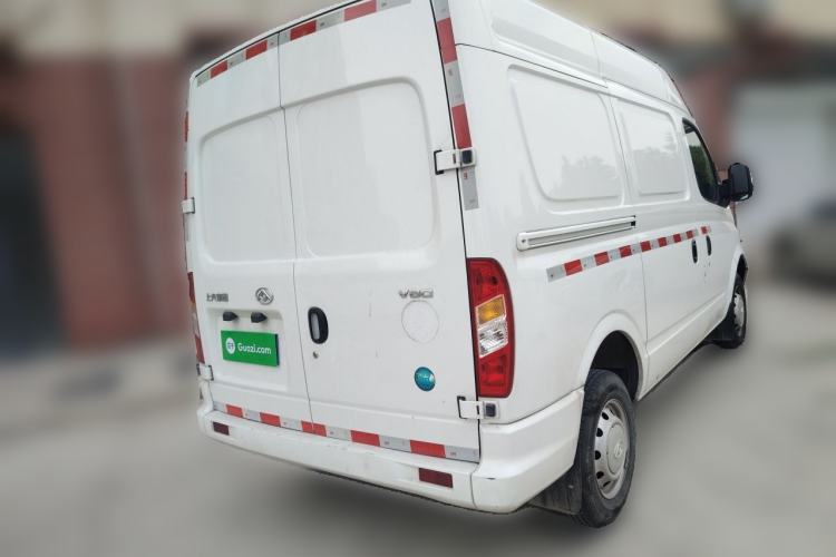 Used SAIC MAXUS Xintu V80 2024 City Distribution King PLUS Value Edition 6MT Short Wheelbase Mid-Roof Design 127 Ps 3 Seats Rear Right 45 Deg