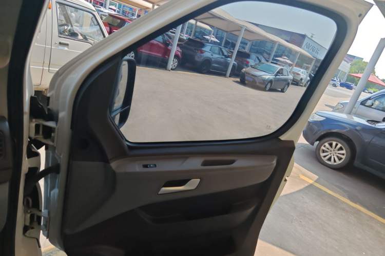 Used SAIC MAXUS Xintu V80 2024 Aotuntong 6MT Short-Wheelbase Ultra-Low Roof 127 Ps 5/6 Seats Right Front Door Interior