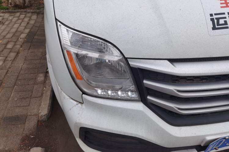 Used SAIC MAXUS Xintu V80 2024 Aoyuntong 6MT Long-Wheelbase Mid-Roof Model 127 Ps 6/7/8/9 Seater Right Front Headlight