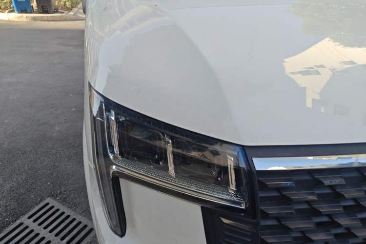 Used SAIC MAXUS Xintu V80 2024 Aotuntong 6AMT Short Wheelbase Ultra-Low Roof 147 Ps 5/6 Seats Right Front Headlight