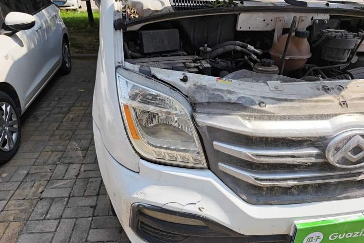 Used SAIC MAXUS Xintu V80  Right Front Headlight