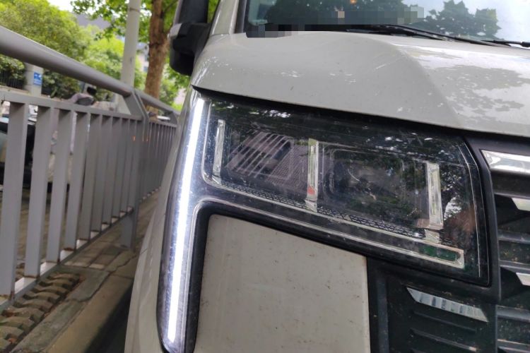 Used SAIC MAXUS Xintu V80  Right Front Headlight