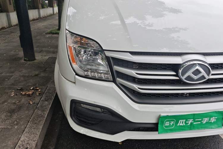 Used SAIC MAXUS Xintu V80 2024 Aotuntong Value Edition 6AMT Long Wheelbase Ultra-Low Roof 127 Ps 6/7/8/9-Seater Right Front Headlight