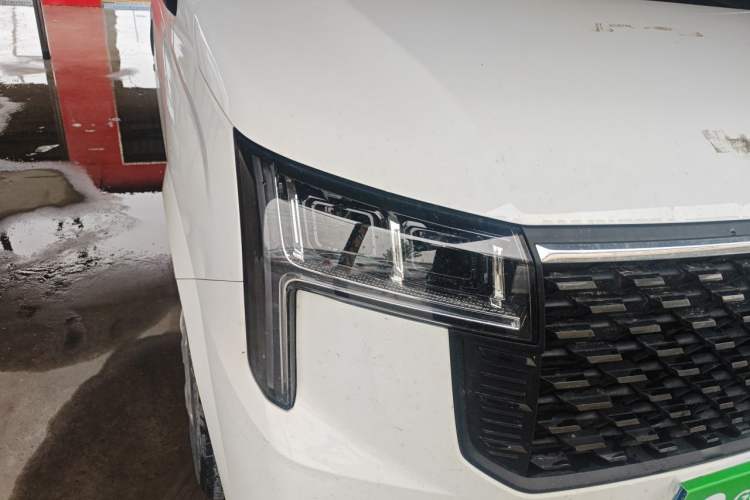 Used SAIC MAXUS Xintu V80 2024 Aotuntong 6MT Long-Wheelbase Mid-Roof Model 147 Ps 6/7/8/9-Seater Right Front Headlight