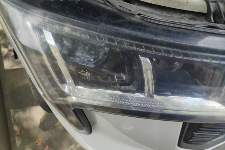 Used SAIC MAXUS Xintu V80 2024 Aotuntong Value Edition 6AMT Long Wheelbase Ultra-Low Roof 127 Ps 6/7/8/9-Seater Right Front Headlight