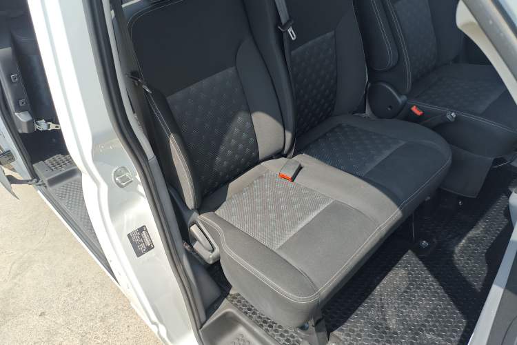 Used SAIC MAXUS Xintu V80 2024 Aotuntong Value Edition 6AMT Long Wheelbase Ultra-Low Roof 127 Ps 6/7/8/9-Seater Right Front Seat