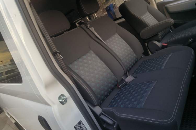 Used SAIC MAXUS Xintu V80 2024 Aotong Value Edition 6AMT Short Wheelbase Mid-Roof Model 127 Ps 5/6 Seats Right Front Seat