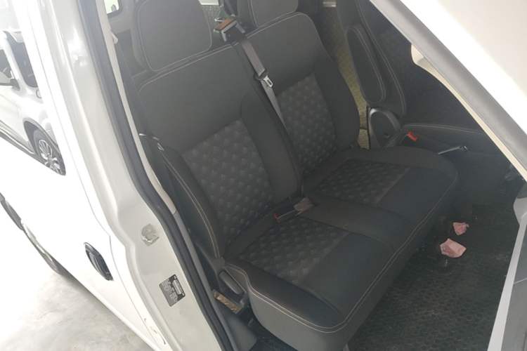 Used SAIC MAXUS Xintu V80 2024 Aotong Value Edition 6AMT Short Wheelbase Ultra-Low Roof 127 Ps 5-Seater Right Front Seat