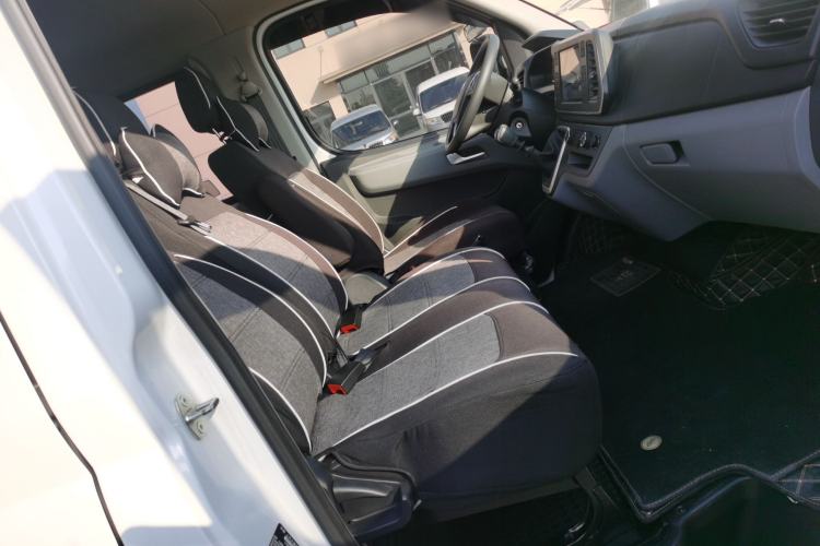 Used SAIC MAXUS Xintu V80 2024 Aotuntong Value Edition 6MT Short Wheelbase Ultra-Low Roof 127 Ps 5/6 Seats Right Front Seat