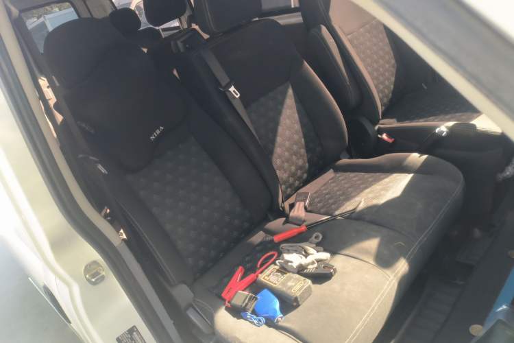 Used SAIC MAXUS Xintu V80 2024 Aotong Value Edition 6MT Long-Wheelbase Mid-Roof Model with 127 Ps Available in 6/7/8/9-Seater Configurations Right Front Seat