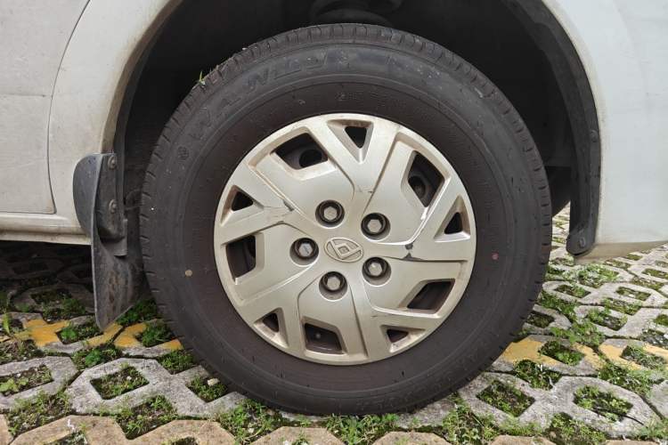Used SAIC MAXUS Xintu V80 2024 Facelift Aoyuntong 6AMT Long Wheelbase Mid-Roof Version 147 Ps 6/7/8/9-Seater Right Front Wheel Hub