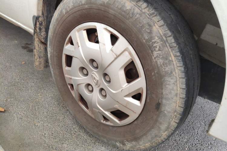 Used SAIC MAXUS Xintu V80  Right Front Wheel Hub