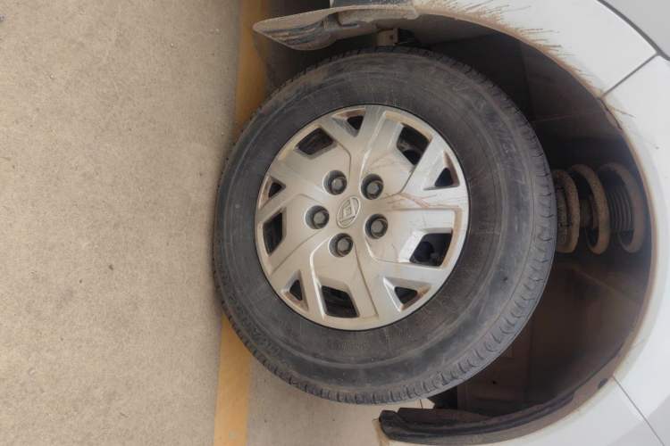 Used SAIC MAXUS Xintu V80 2024 Facelift Aoyuntong 6MT Long Wheelbase Ultra-Low Roof 147 Ps 6/7/8/9-Seater Right Front Wheel Hub