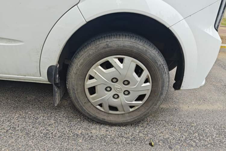 Used SAIC MAXUS Xintu V80 2024 Aotuntong 6MT Long-Wheelbase Ultra-Low Roof 127 Ps 6/7/8/9-Seater Right Front Wheel Hub