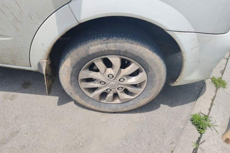 Used SAIC MAXUS Xintu V80  Right Front Wheel Hub