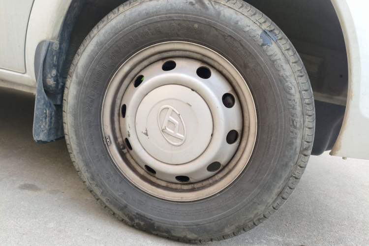 Used SAIC MAXUS Xintu V80  Right Front Wheel Hub