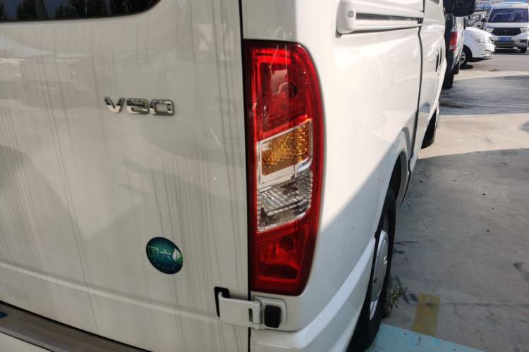 Used SAIC MAXUS Xintu V80 2024 Aotuntong Value Edition 6MT Short Wheelbase Ultra-Low Roof 127 Ps 5/6 Seats Right Rear Taillight