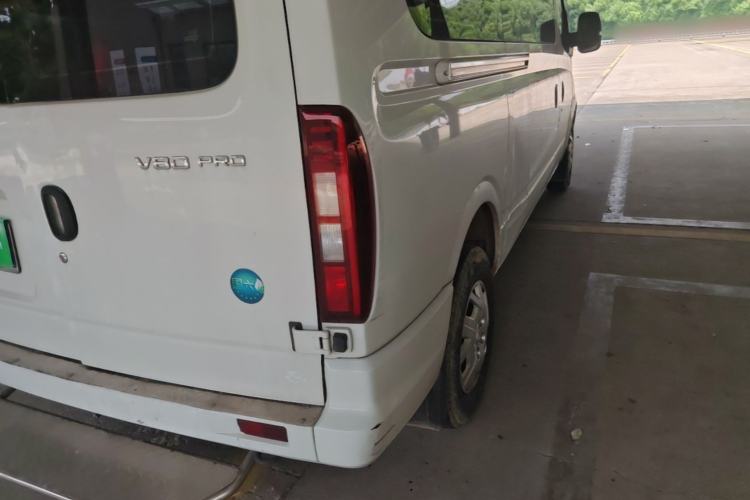 Used SAIC MAXUS Xintu V80 2024 Aoyuntong 6MT Long-Wheelbase Mid-Roof Model 127 Ps 6/7/8/9 Seater Right Rear Taillight