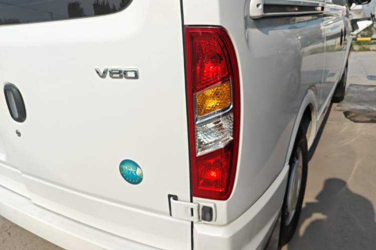 Used SAIC MAXUS Xintu V80 2024 Aotuntong Value Edition 6MT Short Wheelbase Ultra-Low Roof 127 Ps 5/6 Seats Right Rear Taillight