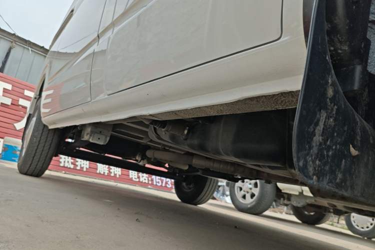 Used SAIC MAXUS Xintu V80 2024 Aotuntong Value Edition 6MT Short Wheelbase Mid-Height Roof 127 Ps 5/6 Seats Right Side Sill