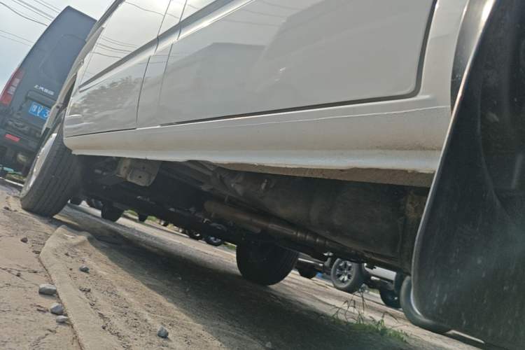 Used SAIC MAXUS Xintu V80 2024 Aotuntong Value Edition 6MT Short Wheelbase Mid-Height Roof 127 Ps 5/6 Seats Right Side Sill