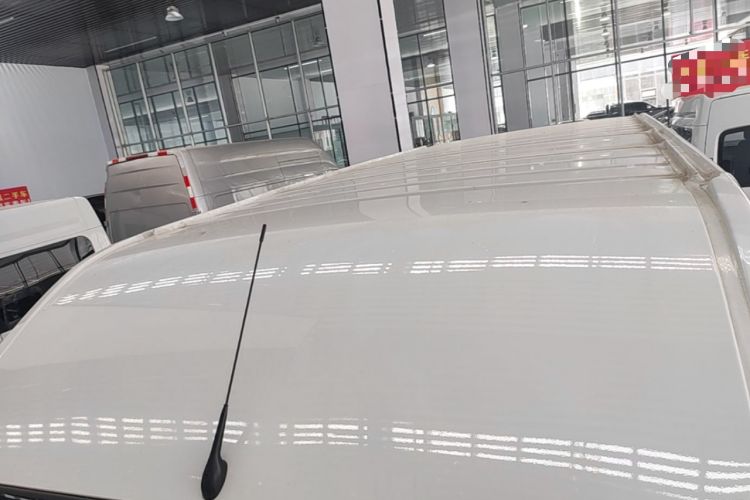 Used SAIC MAXUS Xintu V80 2024 Aotong Value Edition 6MT Long-Wheelbase Mid-Roof Model with 127 Ps Available in 6/7/8/9-Seater Configurations Roof