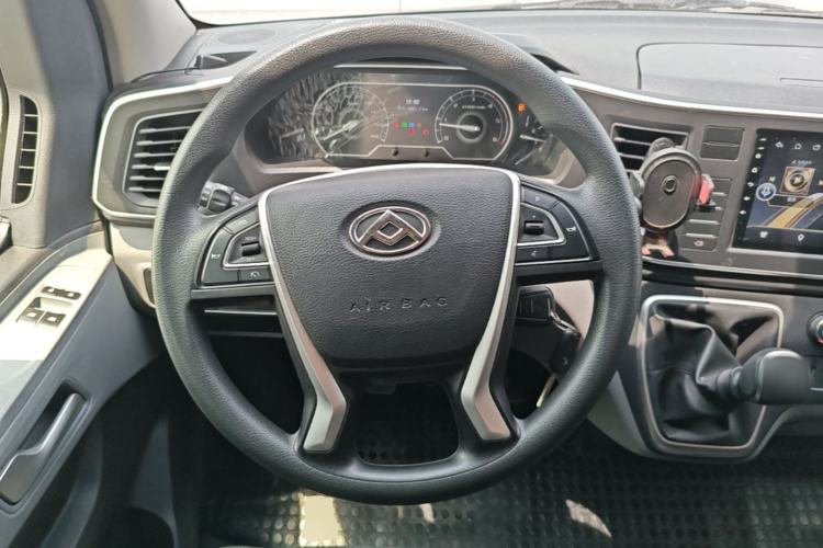 Used SAIC MAXUS Xintu V80 2024 Aotuntong Value Edition 6MT Short Wheelbase Mid-Height Roof 127 Ps 5/6 Seats Steering Wheel