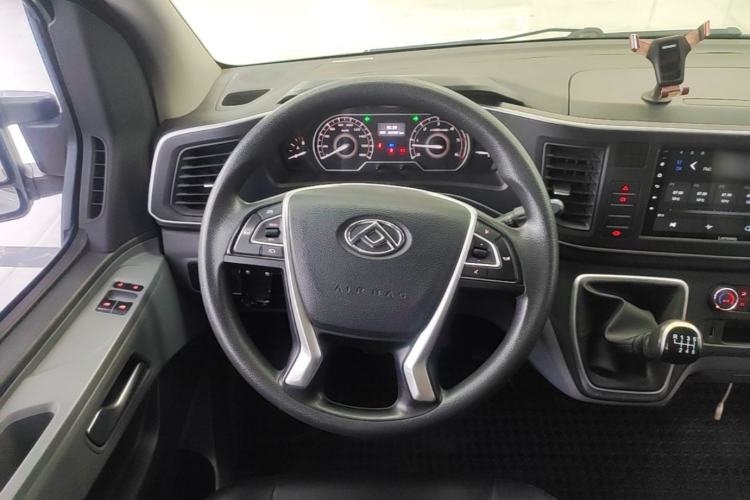 Used SAIC MAXUS Xintu V80 2024 Aotong Value Edition 6MT Long-Wheelbase Mid-Roof Model with 127 Ps Available in 6/7/8/9-Seater Configurations Steering Wheel