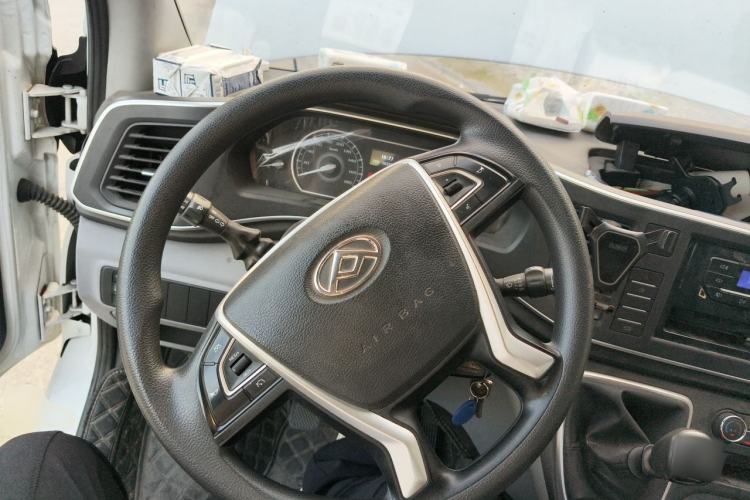 Used SAIC MAXUS Xintu V80 2024 Aotong Value Edition 6MT Long-Wheelbase Mid-Roof Model with 127 Ps Available in 6/7/8/9-Seater Configurations Steering Wheel
