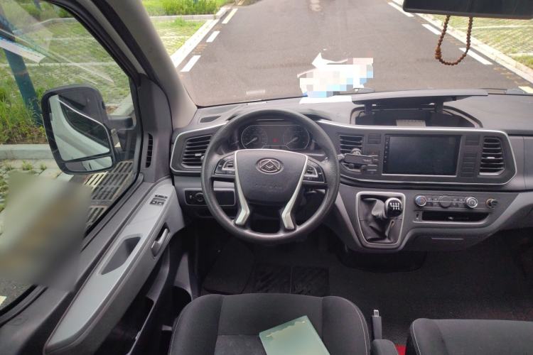 Used SAIC MAXUS Xintu V80 2024 Aotuntong Value Edition 6MT Short Wheelbase Mid-Height Roof 127 Ps 5/6 Seats Steering Wheel