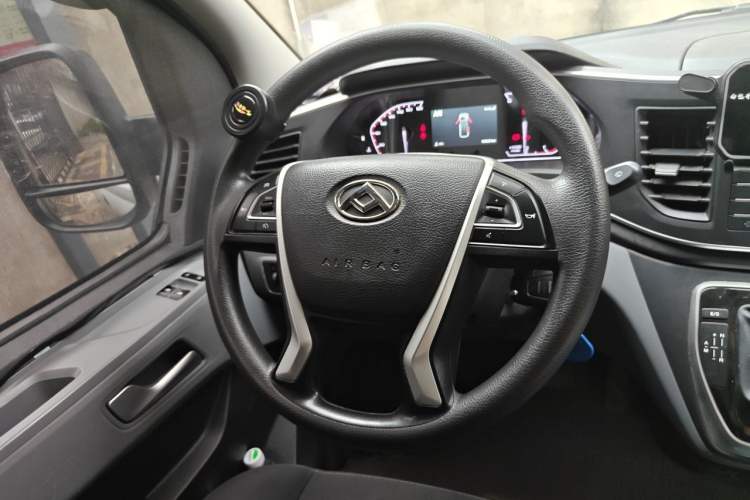Used SAIC MAXUS Xintu V80 2024 Facelift Aoyuntong 6AMT Long Wheelbase Mid-Roof Version 147 Ps 6/7/8/9-Seater Steering Wheel
