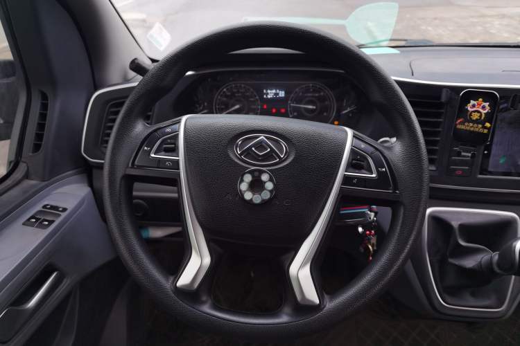 Used SAIC MAXUS Xintu V80 2024 Aoyuntong 6MT Long-Wheelbase Mid-Roof Model 127 Ps 6/7/8/9 Seater Steering Wheel