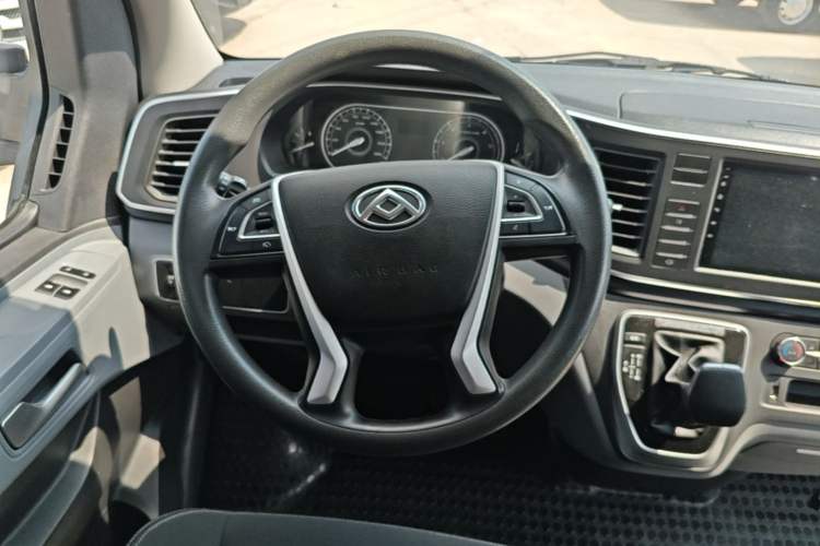 Used SAIC MAXUS Xintu V80 2024 Aotuntong Value Edition 6AMT Long Wheelbase Ultra-Low Roof 127 Ps 6/7/8/9-Seater Steering Wheel