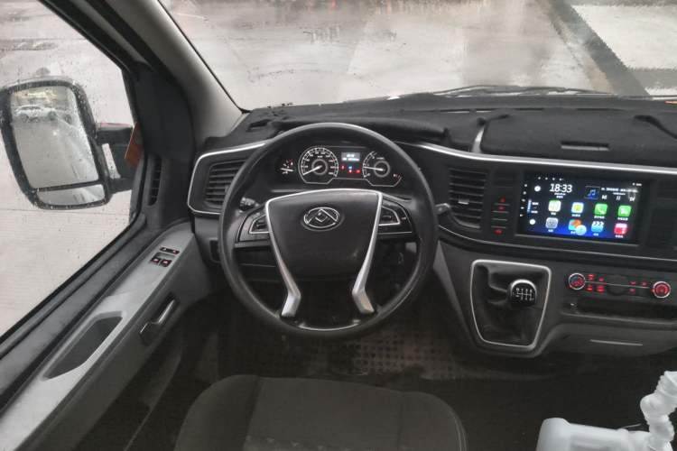 Used SAIC MAXUS Xintu V80 2024 Aotong Value Edition 6MT Long-Wheelbase Mid-Roof Model with 127 Ps Available in 6/7/8/9-Seater Configurations Steering Wheel