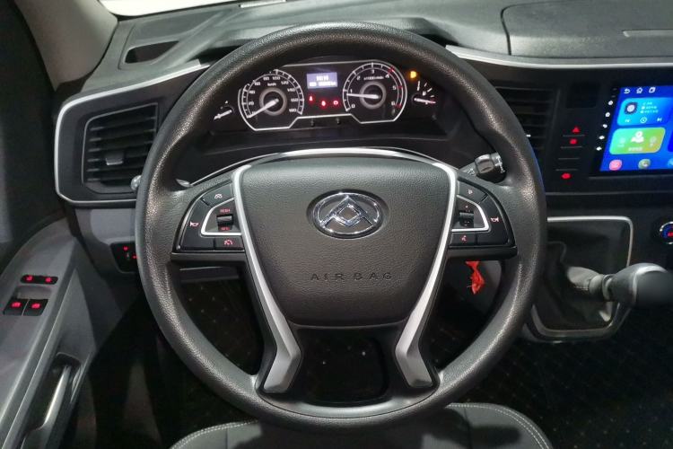 Used SAIC MAXUS Xintu V80 2024 Aotuntong Value Edition 6MT Short Wheelbase Mid-Height Roof 127 Ps 5/6 Seats Steering Wheel