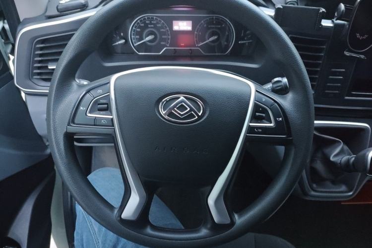 Used SAIC MAXUS Xintu V80 2024 Aotong Value Edition 6MT Long-Wheelbase Mid-Roof Model with 127 Ps Available in 6/7/8/9-Seater Configurations Steering Wheel