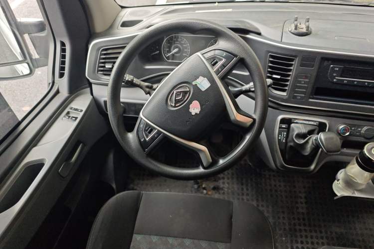 Used SAIC MAXUS Xintu V80 2024 Aotuntong Value Edition 6AMT Long Wheelbase Ultra-Low Roof 127 Ps 6/7/8/9-Seater Steering Wheel