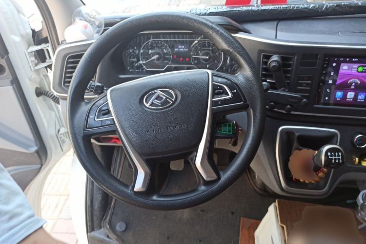 Used SAIC MAXUS Xintu V80 2024 Aotong Value Edition 6MT Long-Wheelbase Mid-Roof Model with 127 Ps Available in 6/7/8/9-Seater Configurations Steering Wheel