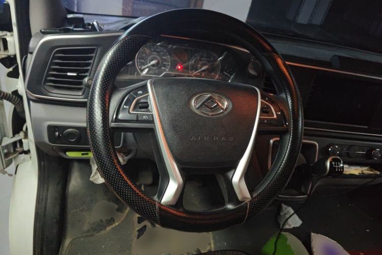 Used SAIC MAXUS Xintu V80 2024 Aotuntong Value Edition 6MT Short Wheelbase Ultra-Low Roof 127 Ps 5/6 Seats Steering Wheel