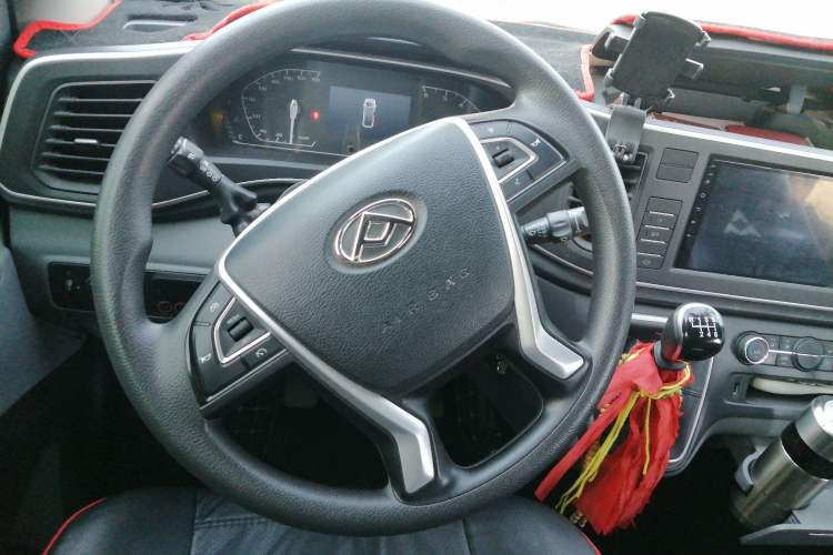 Used SAIC MAXUS Xintu V80 2024 Aotuntong 6MT Long-Wheelbase Mid-Roof Model 147 Ps 6/7/8/9-Seater Steering Wheel