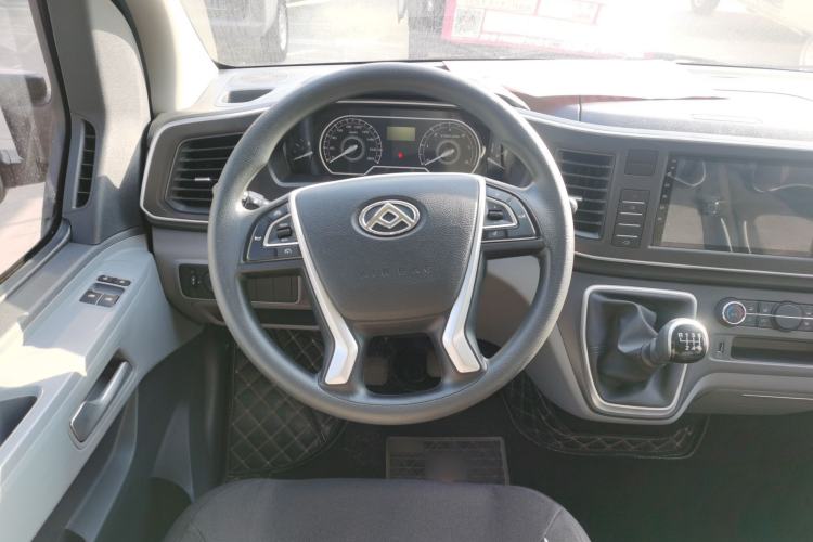 Used SAIC MAXUS Xintu V80 2024 Aotuntong Value Edition 6MT Short Wheelbase Ultra-Low Roof 127 Ps 5/6 Seats Steering Wheel