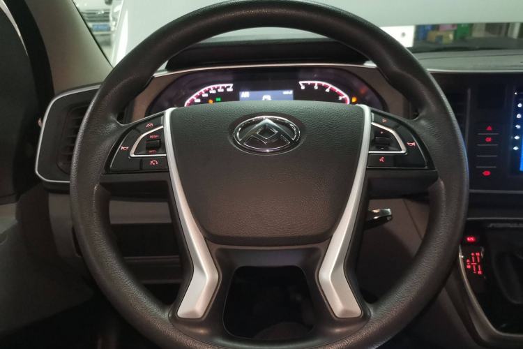 Used SAIC MAXUS Xintu V80 2024 Facelift Aoyuntong 6MT Long Wheelbase Mid-Top Version 147 Ps 6/7/8/9-Seater Steering Wheel