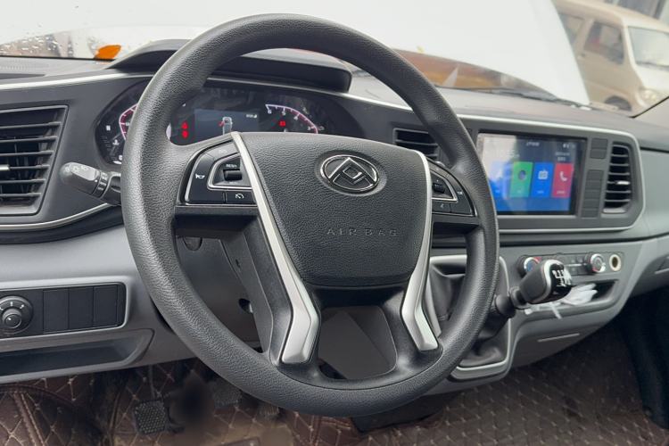 Used SAIC MAXUS Xintu V80 2024 Aoyuntong 6MT Short-Wheelbase Mid-Roof Model 147 Ps 5/6 Seats Steering Wheel