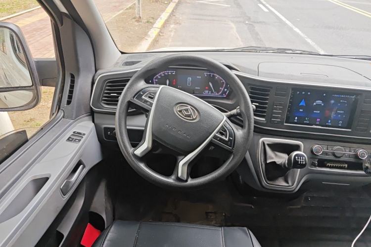 Used SAIC MAXUS Xintu V80 2024 Aotuntong 6MT Long-Wheelbase Ultra-Low Roof 127 Ps 6/7/8/9-Seater Steering Wheel