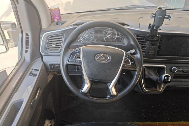 Used SAIC MAXUS Xintu V80 2024 Aotong Value Edition 6MT Long-Wheelbase Mid-Roof Model with 127 Ps Available in 6/7/8/9-Seater Configurations Steering Wheel