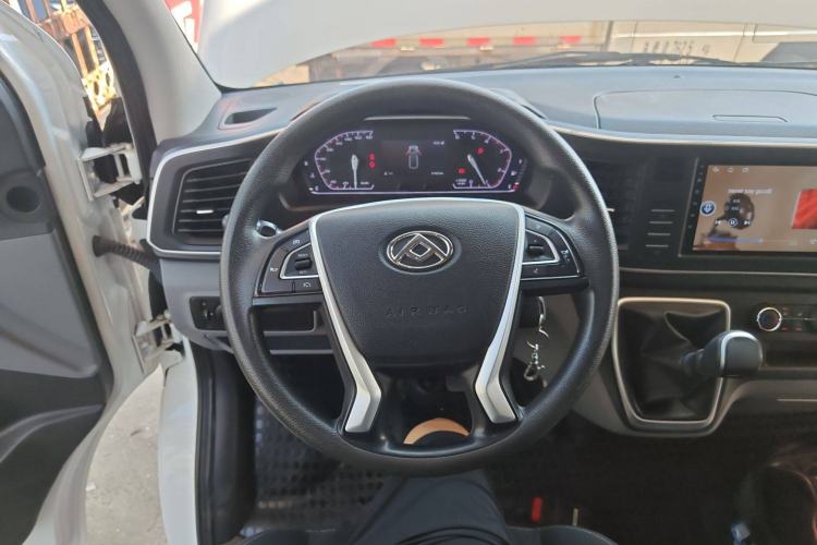 Used SAIC MAXUS Xintu V80 2024 Aotuntong 6MT Short-Wheelbase Ultra-Low Roof 127 Ps 5/6 Seats Steering Wheel