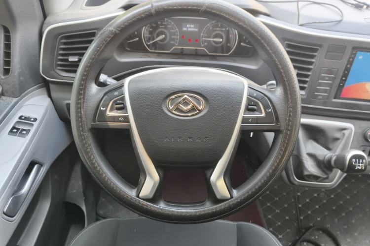 Used SAIC MAXUS Xintu V80 2024 Aotuntong Value Edition 6MT Short Wheelbase Mid-Height Roof 127 Ps 5/6 Seats Steering Wheel