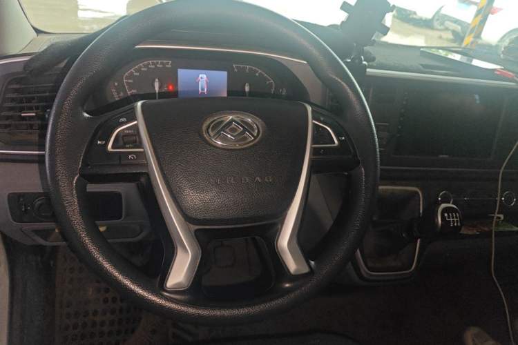 Used SAIC MAXUS Xintu V80 2024 Aotuntong 6MT Long-Wheelbase Mid-Roof Model 147 Ps 6/7/8/9-Seater Steering Wheel