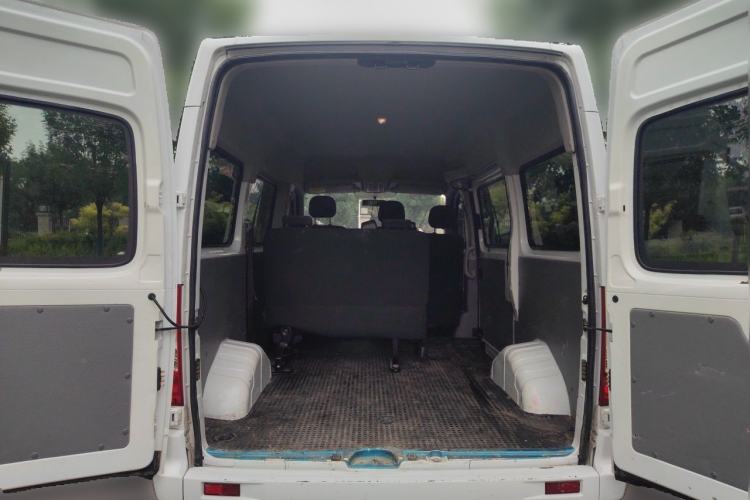 Used SAIC MAXUS Xintu V80 2024 Aotuntong Value Edition 6MT Short Wheelbase Mid-Height Roof 127 Ps 5/6 Seats Trunk