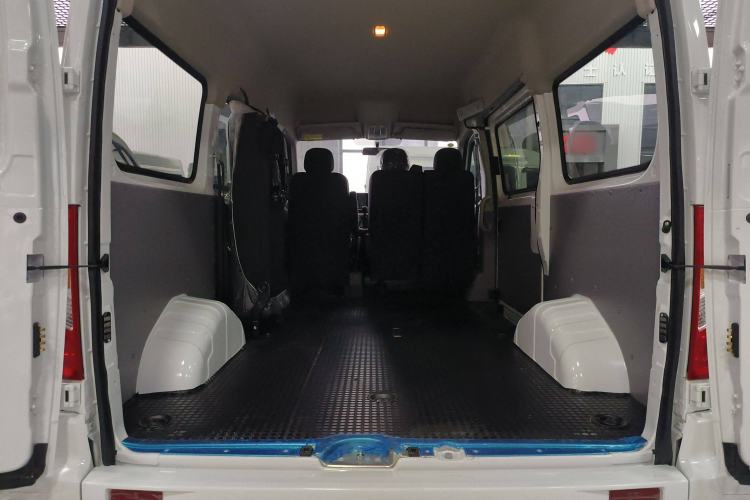 Used SAIC MAXUS Xintu V80 2024 Aotuntong Value Edition 6MT Short Wheelbase Mid-Height Roof 127 Ps 5/6 Seats Trunk